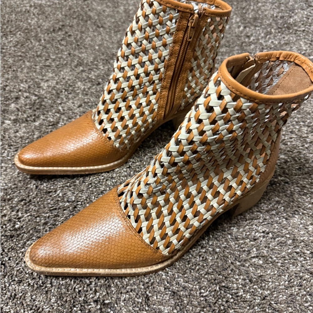 Stylish Tan and Cream Women's Ankle Boots